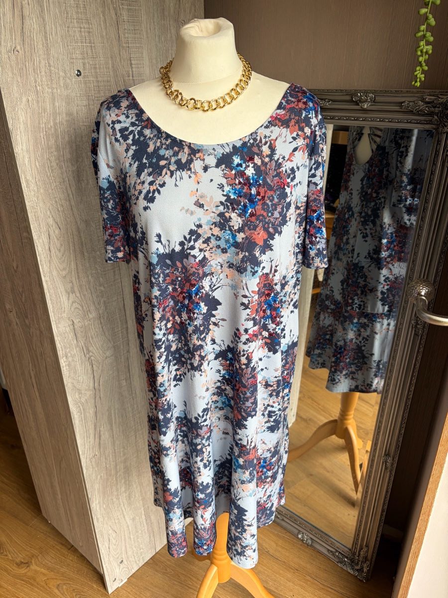 Next blue floral knee length dress size 18 lightweight