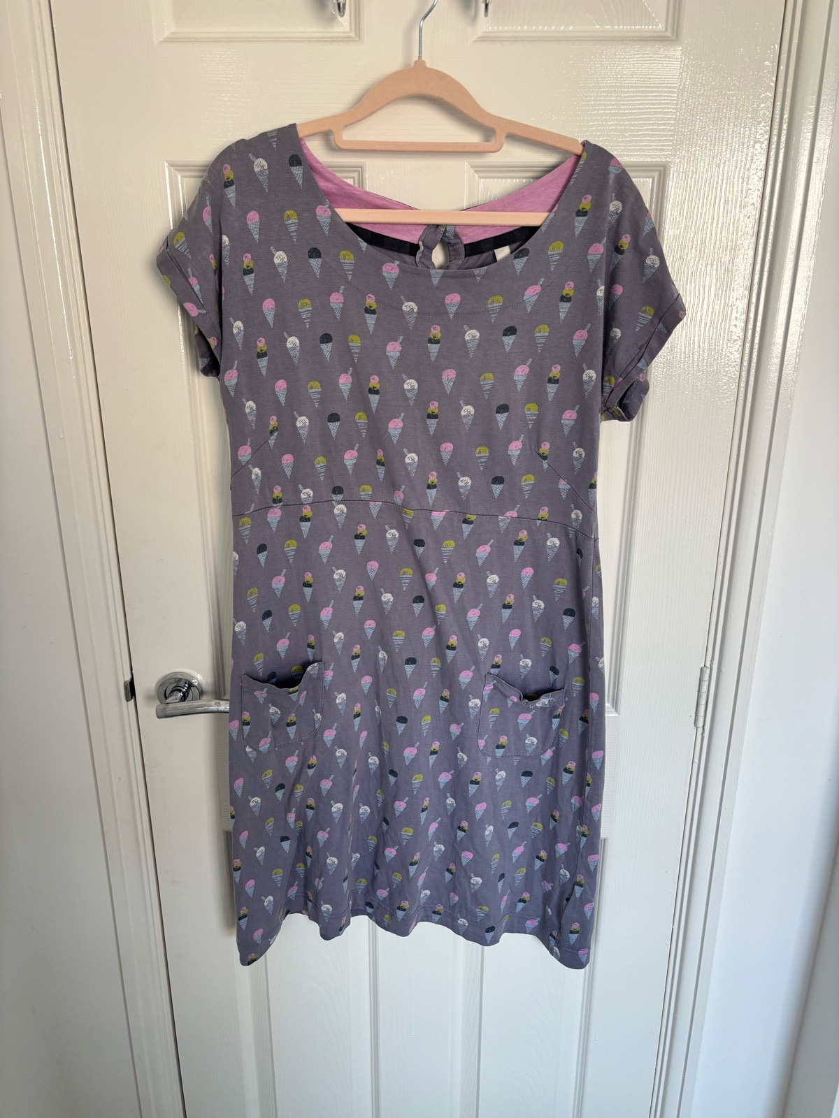Weird fish grey ice cream print pocket dress