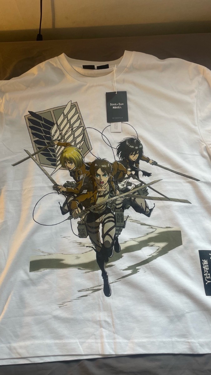 Attack on Titan white bershka t shirt