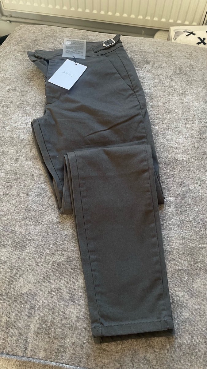 Arne chino trousers in olive