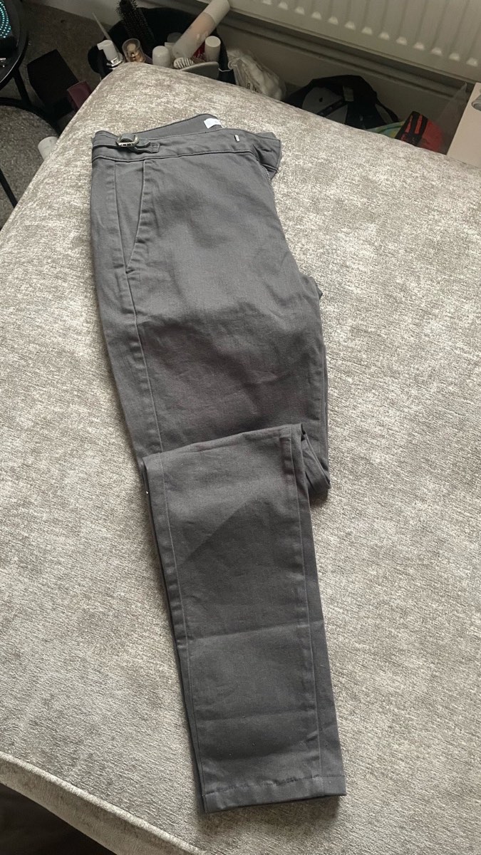 Arne grey chino trousers.