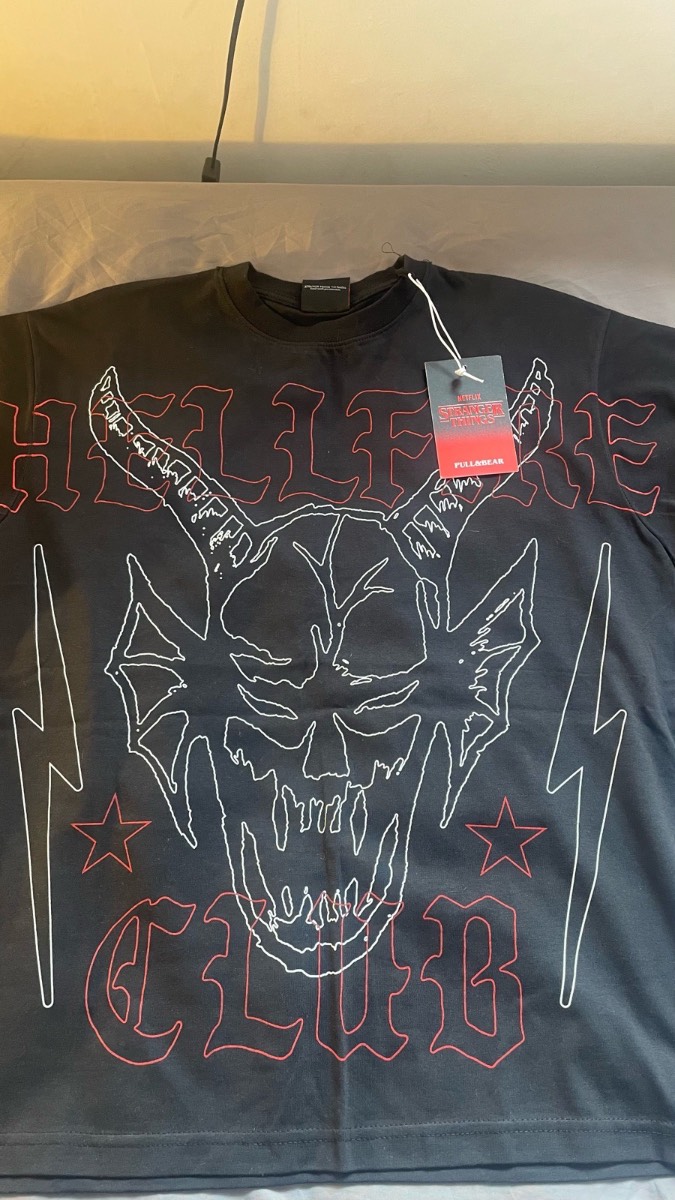Pull & bear stranger things t shirt