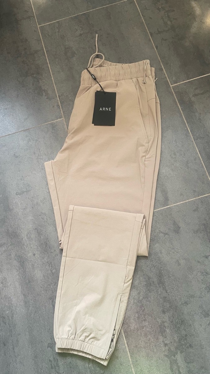 Arne active technical cuffed tracked pant in taupe
