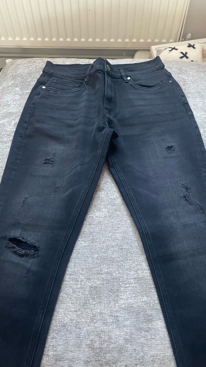 Arne ripped black jeans