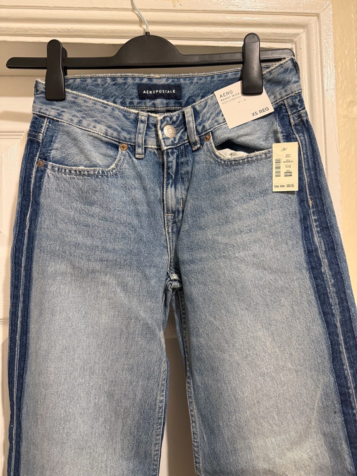 Women wide legged jeans