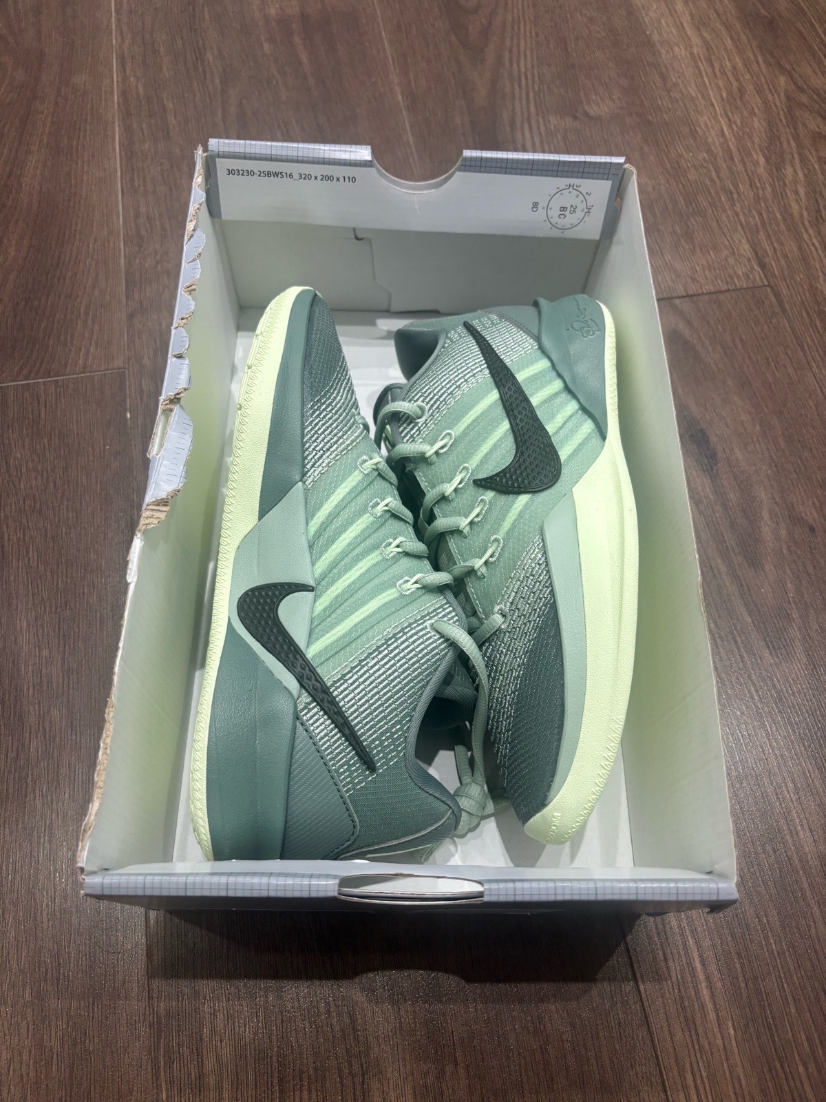 Woman’s Sabrina 3 Trainers Size 4.5