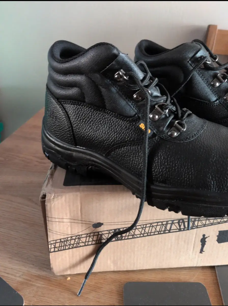 site safety boots brand new in box