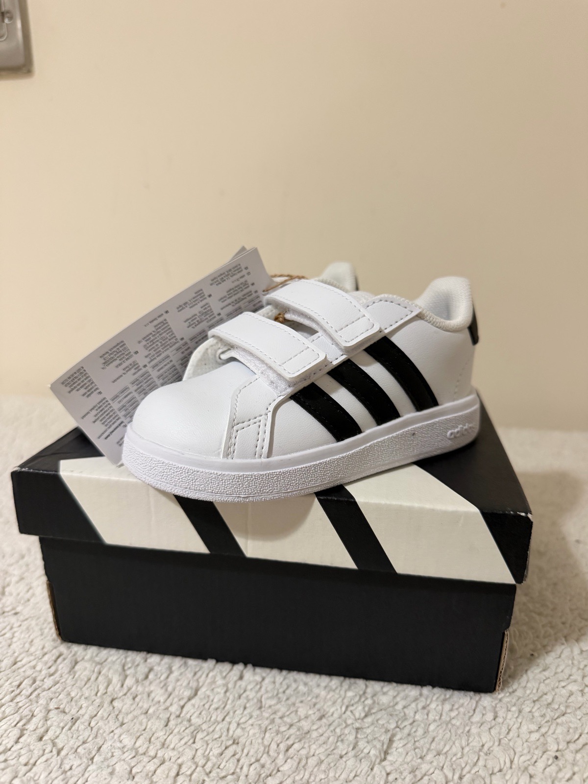 Adidas Children’s Grand Court 2.0 Trainer Shoes in White/Black - BNWT - Size 5 1/2 K