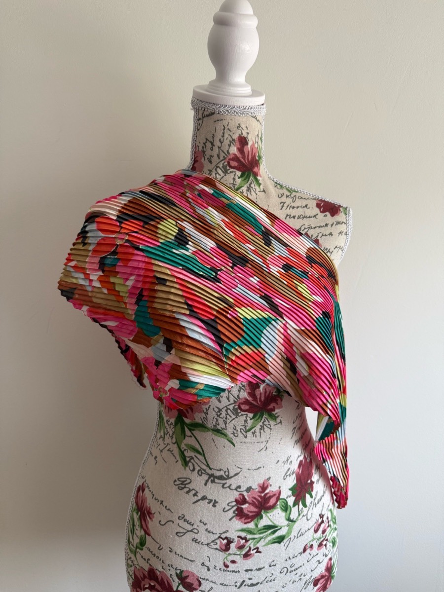 Multicoloured pleated scarf