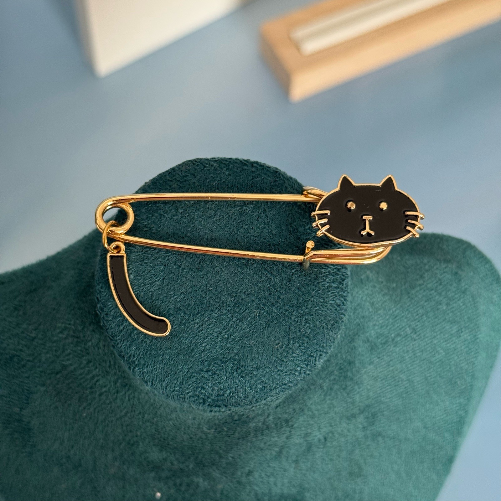 Black cat safety pin brooch