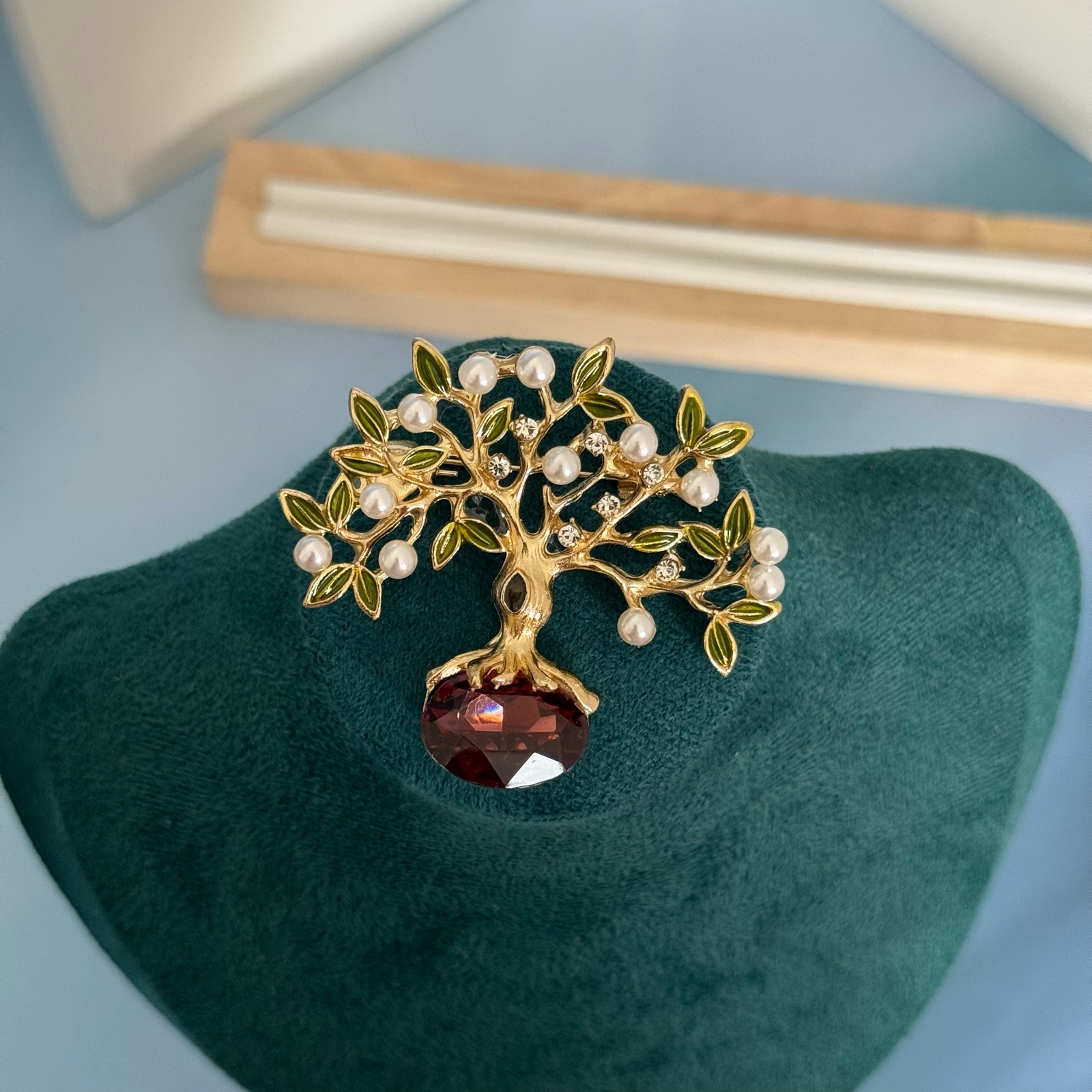 Lucky Tree Brooch – Elegant & Luxurious