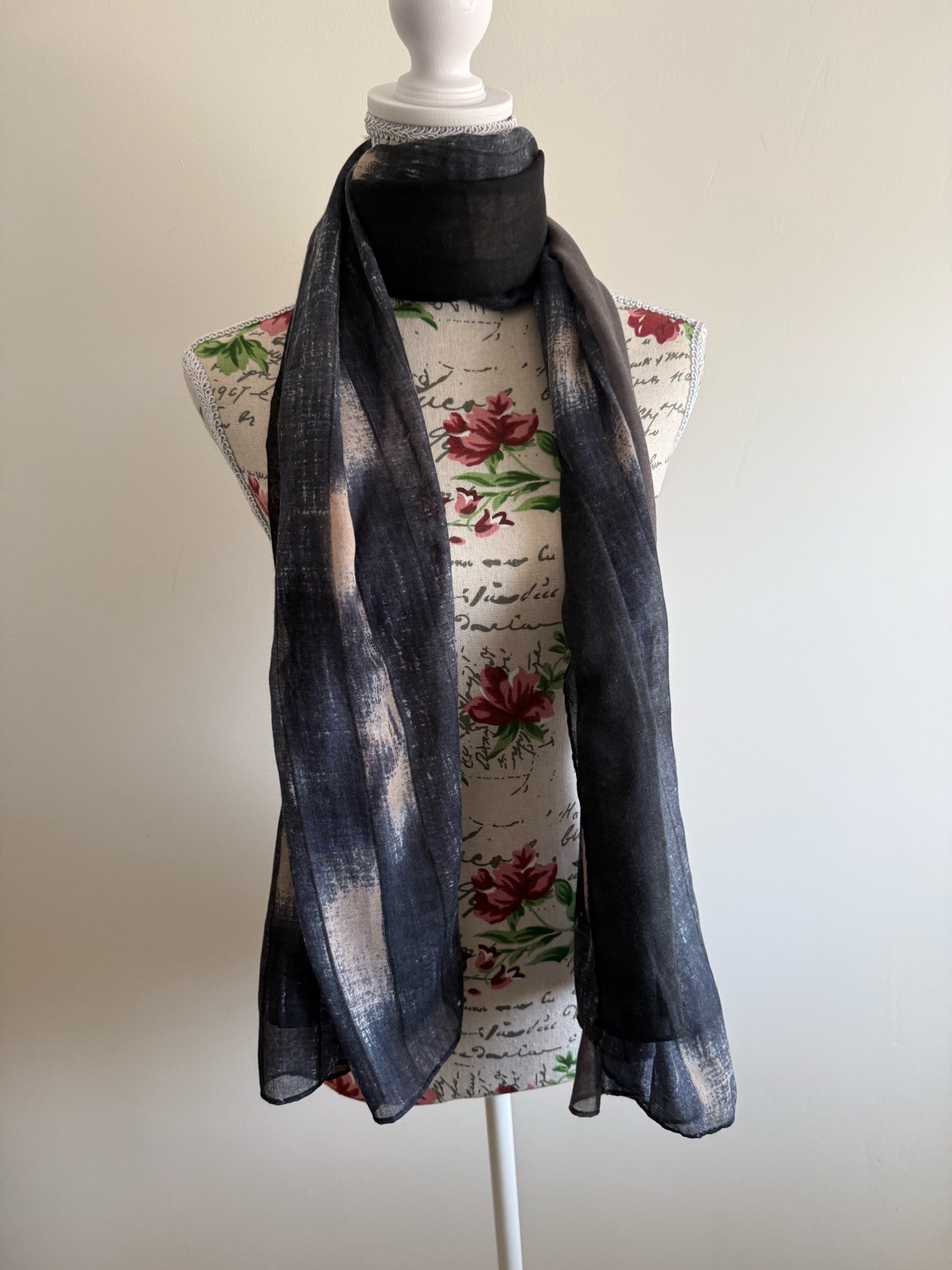 Black & grey scarf with a subtle pattern