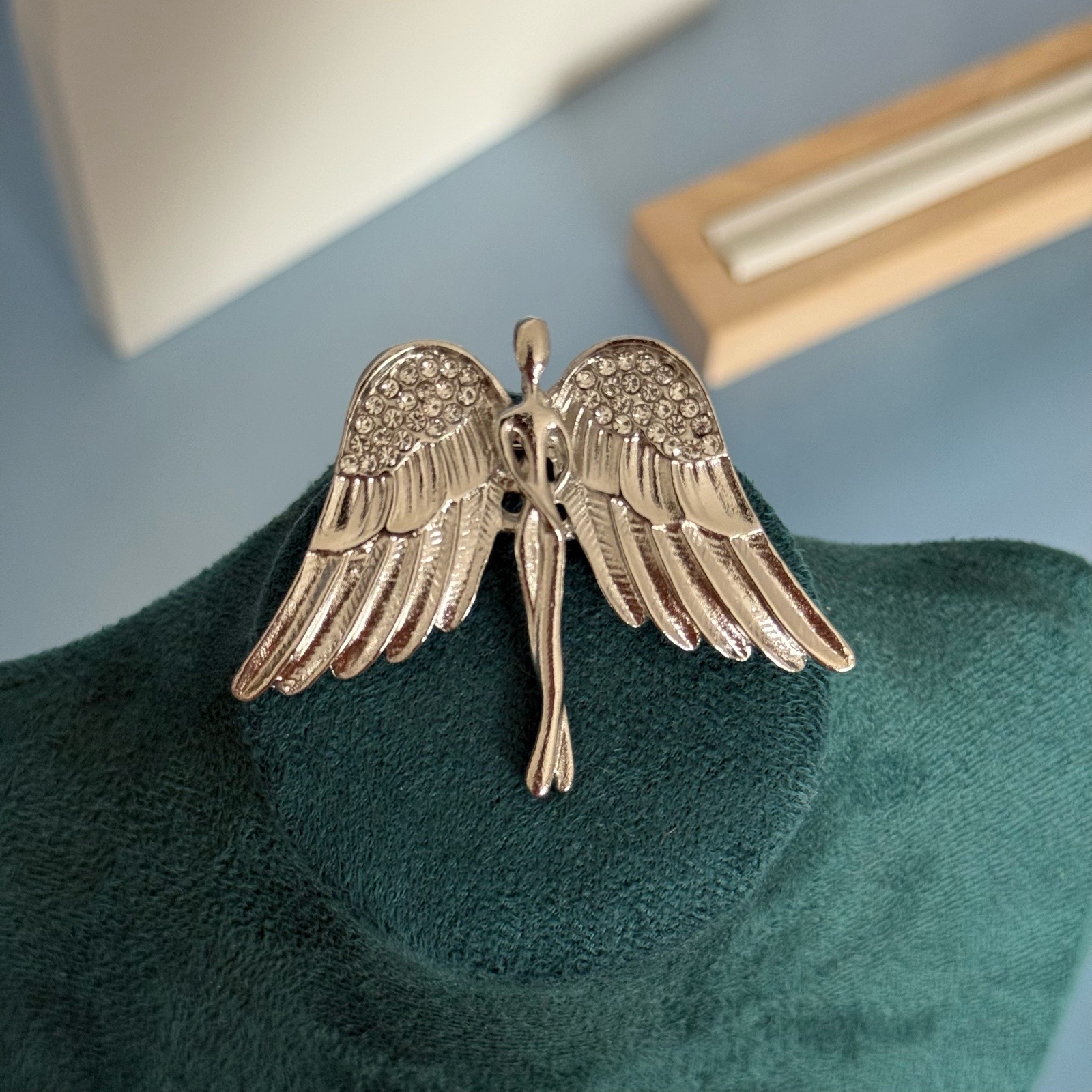 Elegant Silver Angel Wings Brooch ✨👼