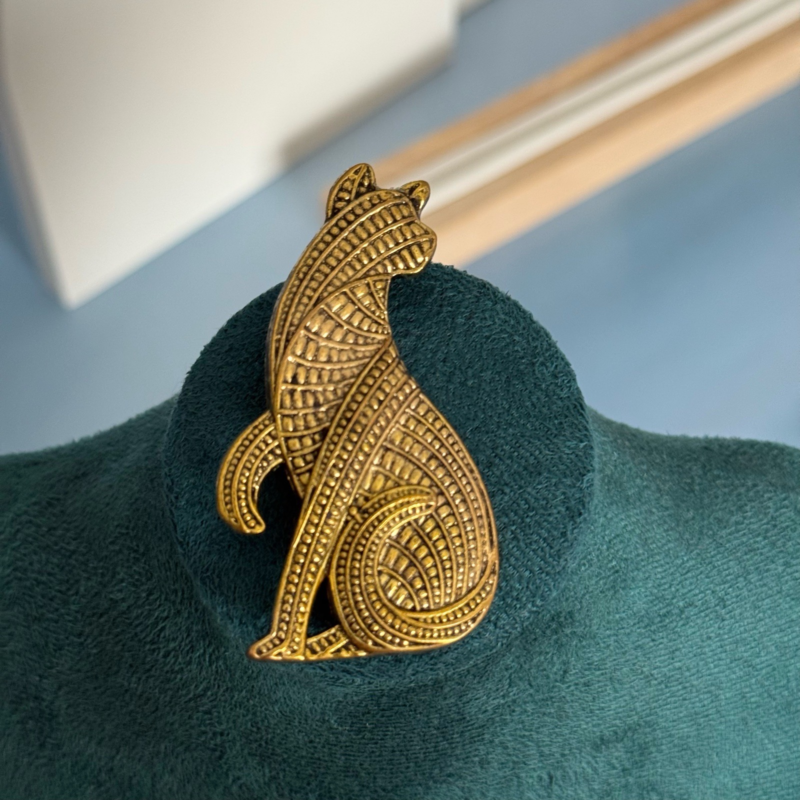 Vintage gold cat brooch
