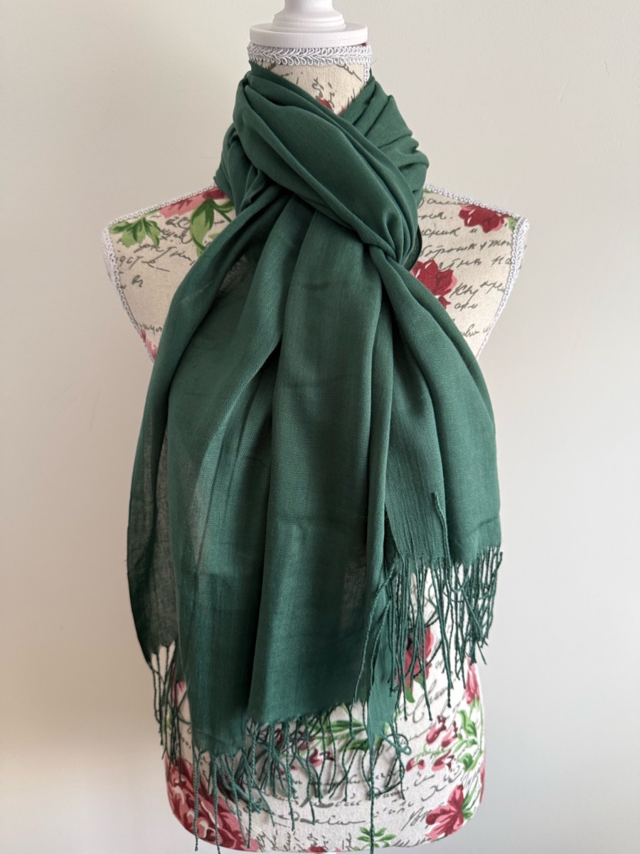 Elegant Tassel Scarf – Green