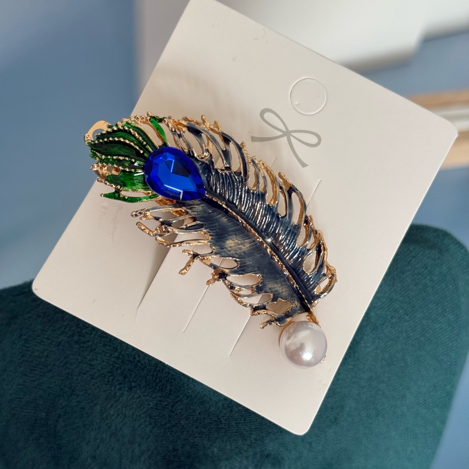 Beautiful vintage peacock feather hair clip