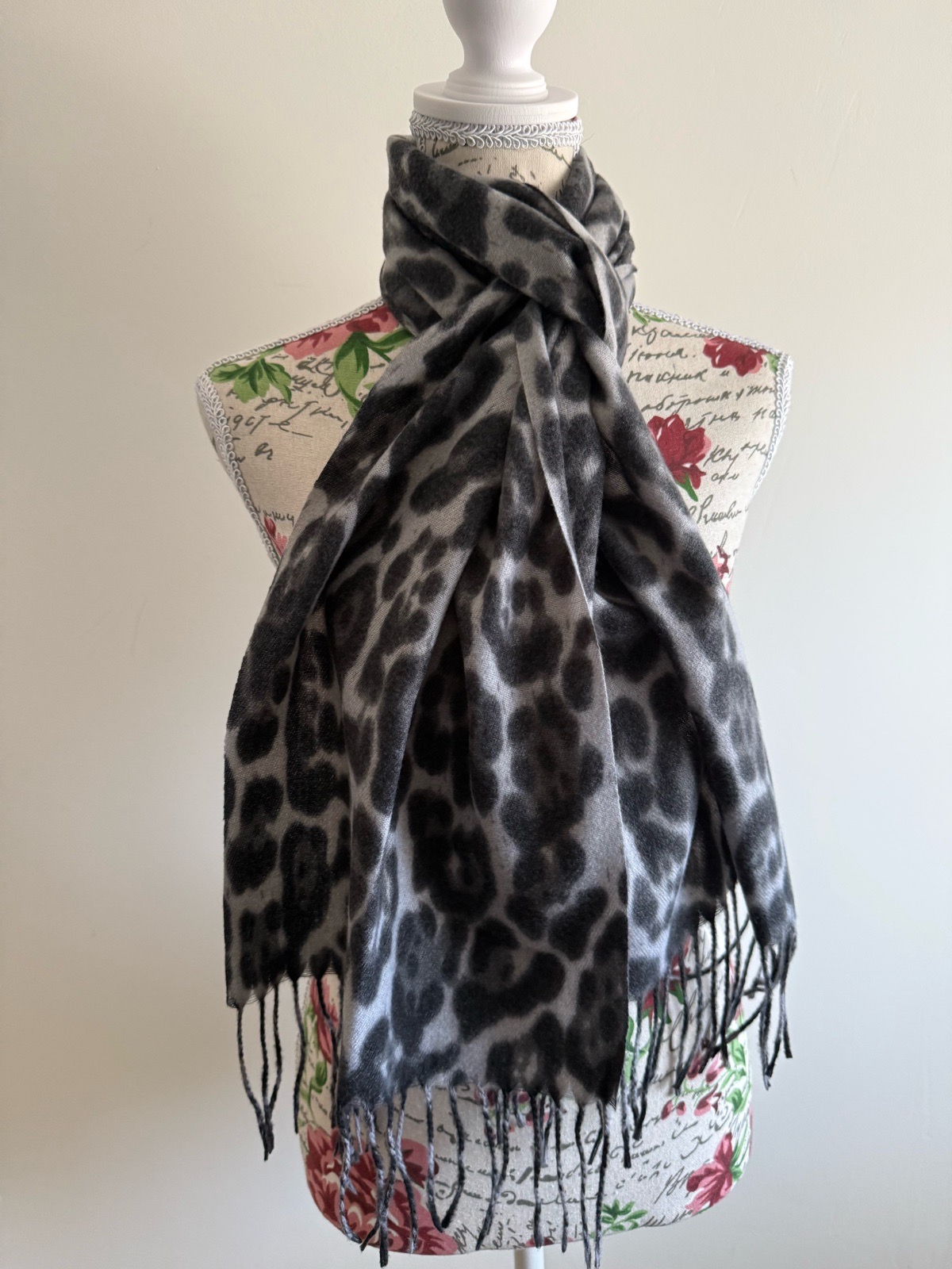 Elegant Leopard Print Scarf