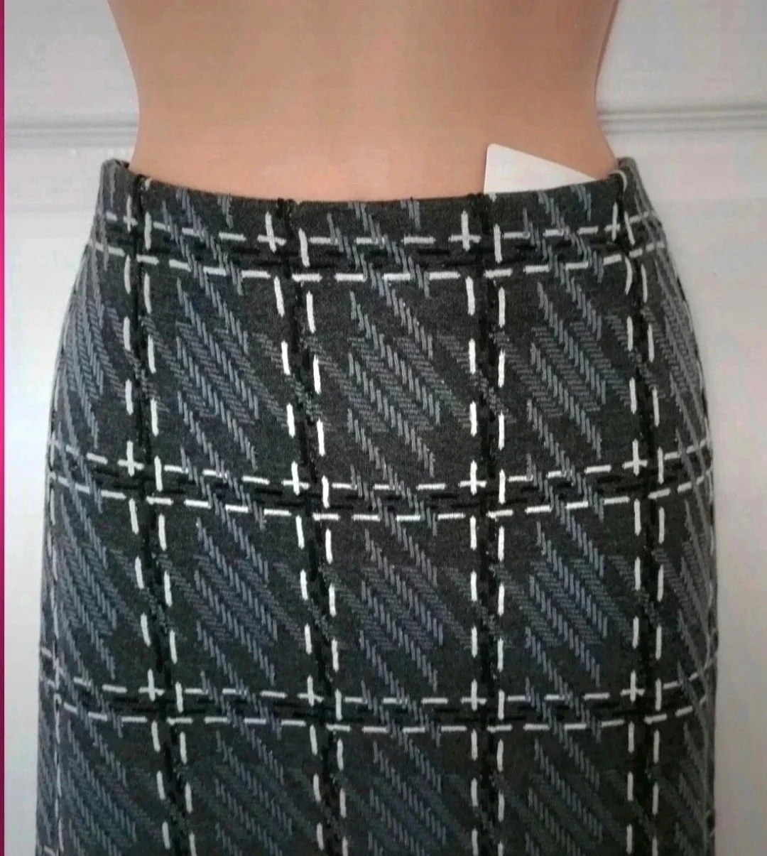 Bnwt Marks and Spencer black and grey pencil skirt size 14