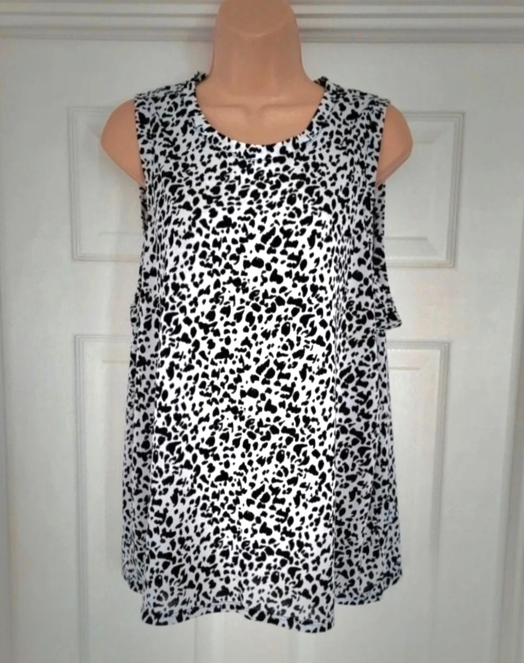 Bnwt Marks and Spencer black /white top size 16
