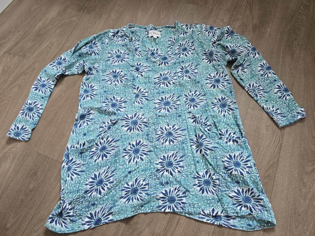 Mistral top size small