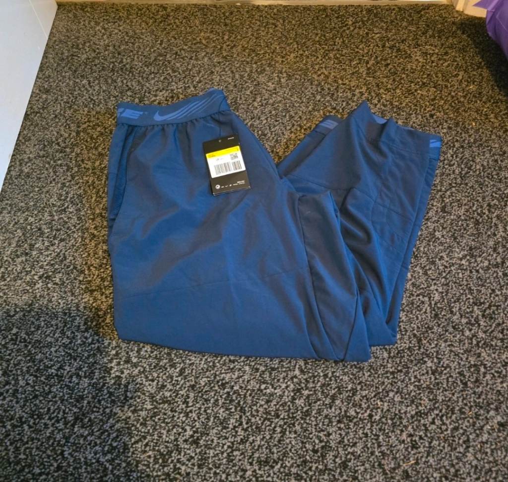 nike training pants size small