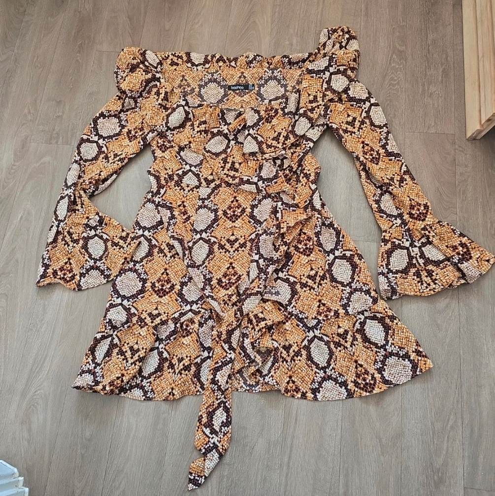 boohoo blouse size 10