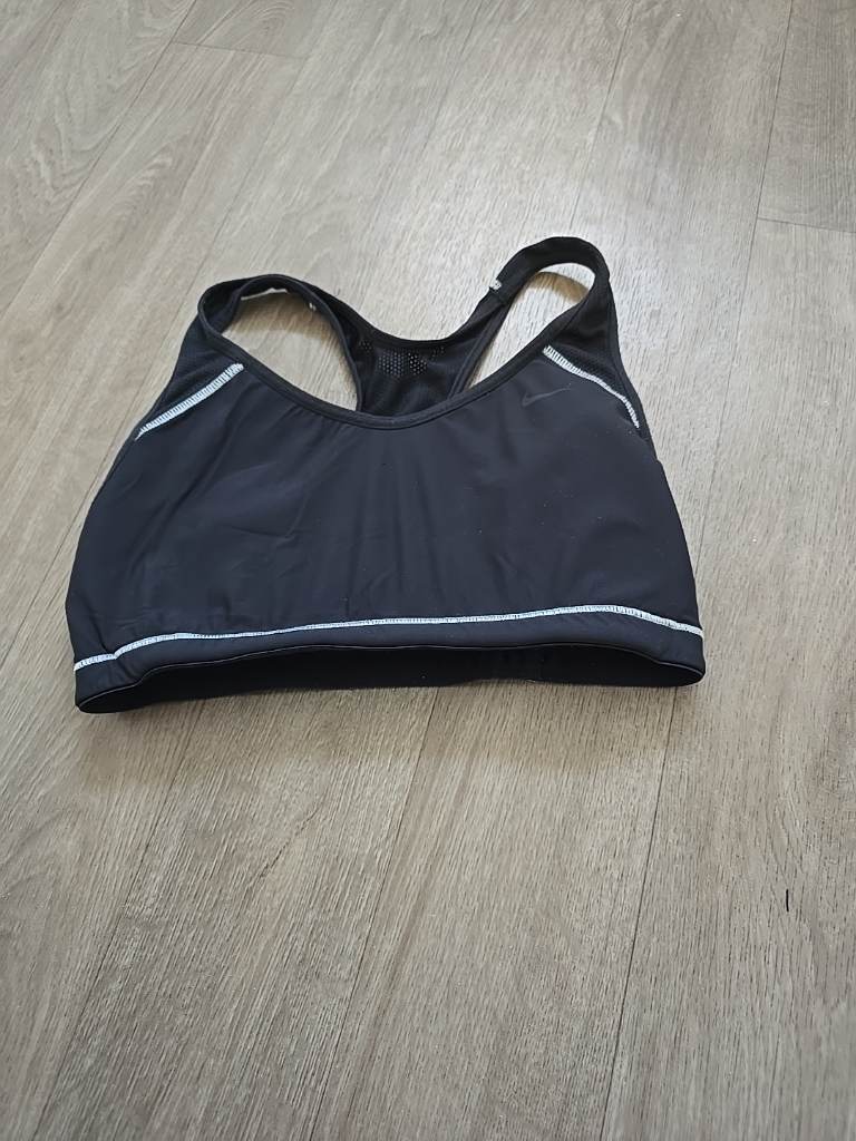 nike sport bra size 8-10