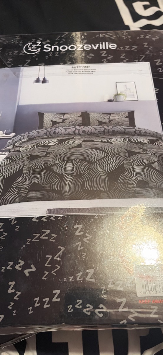 Brand new double duvet in black and white swirl