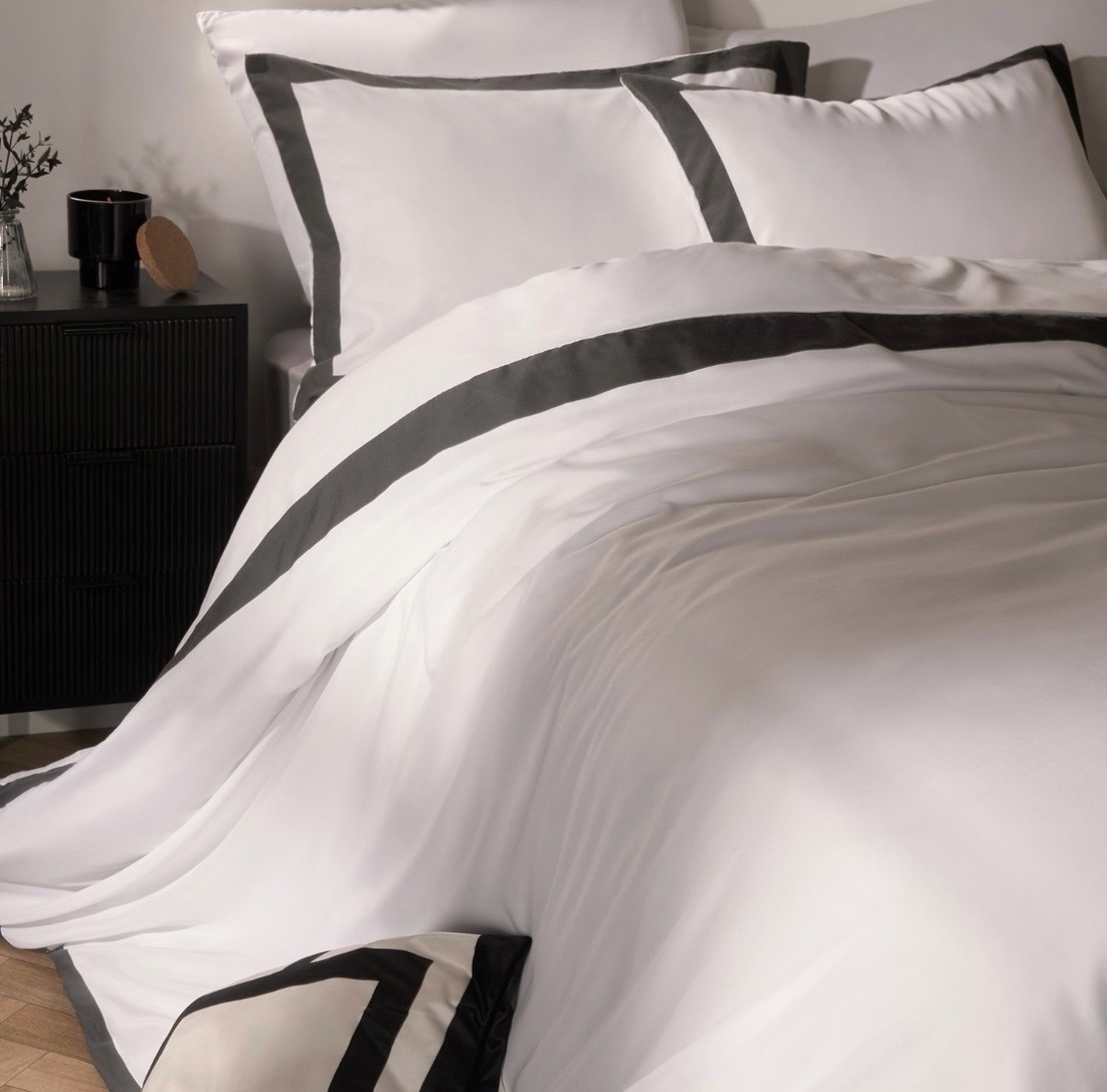 Double duvet white with dark grey trim