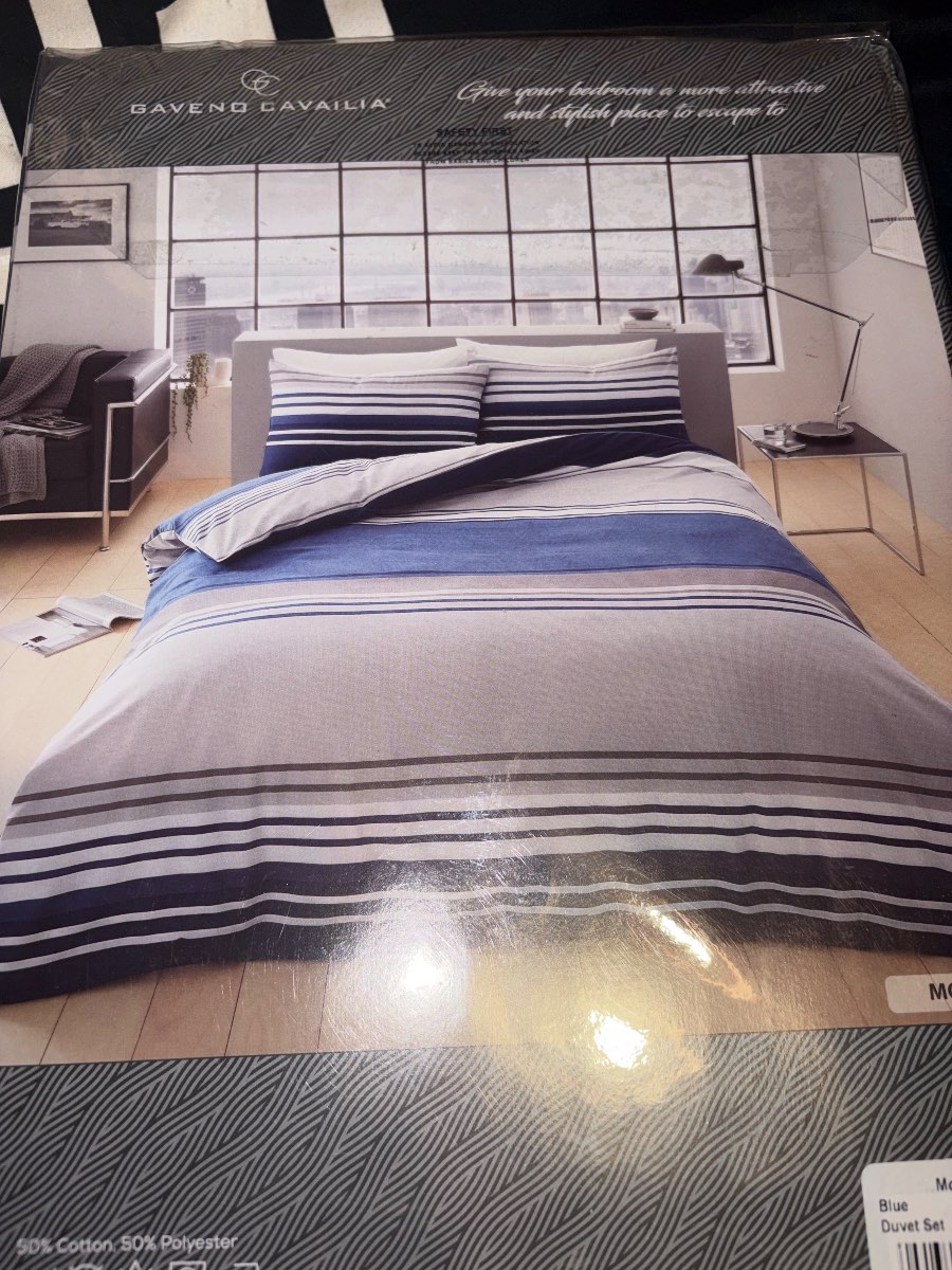 Brand new king size duvet set in moxie