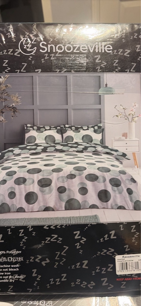 Brand new king size duvet set green spheres