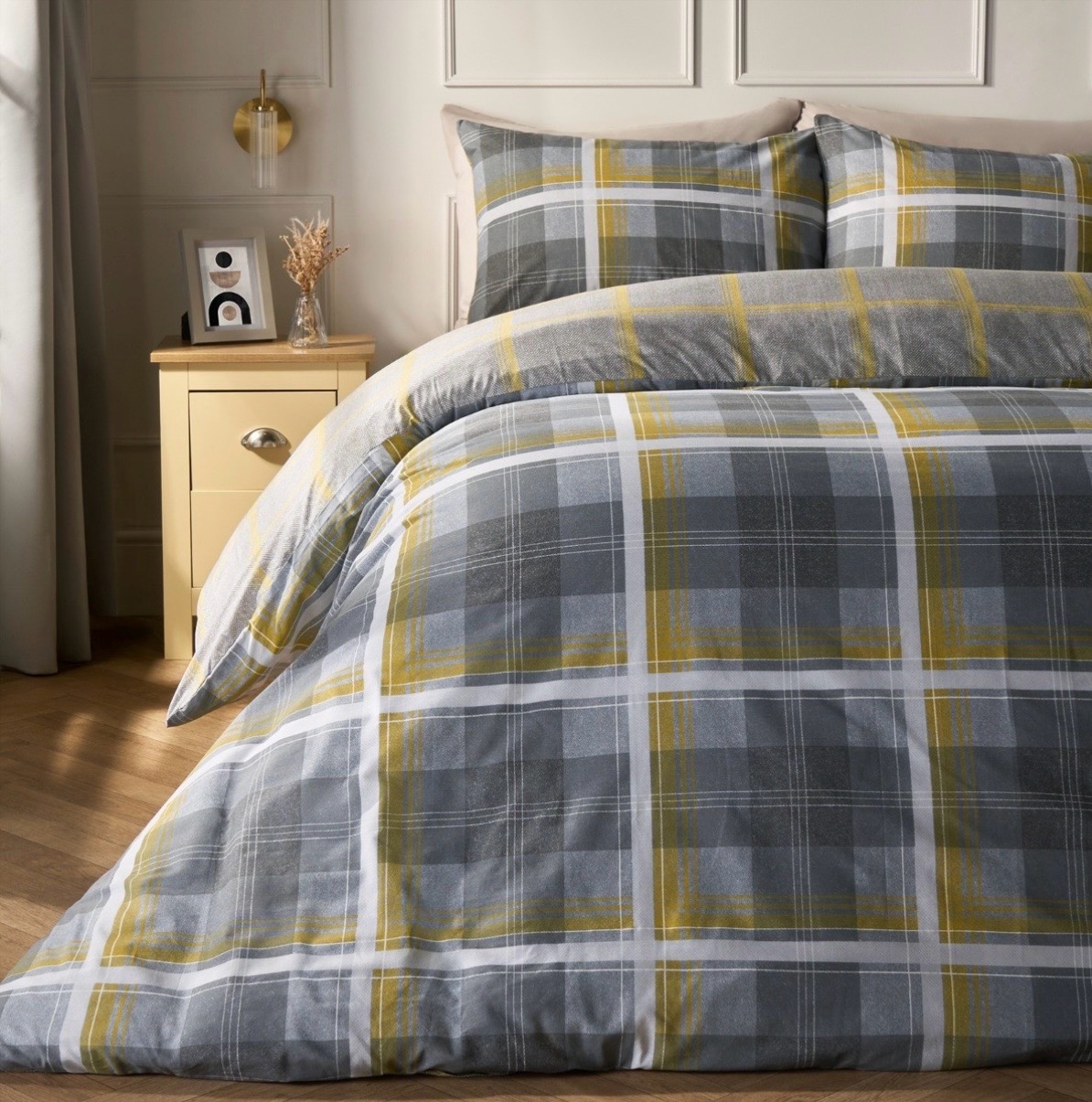 Double reversible duvet in check design