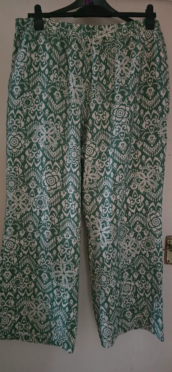 Size 22 F&F Green patterned trousers