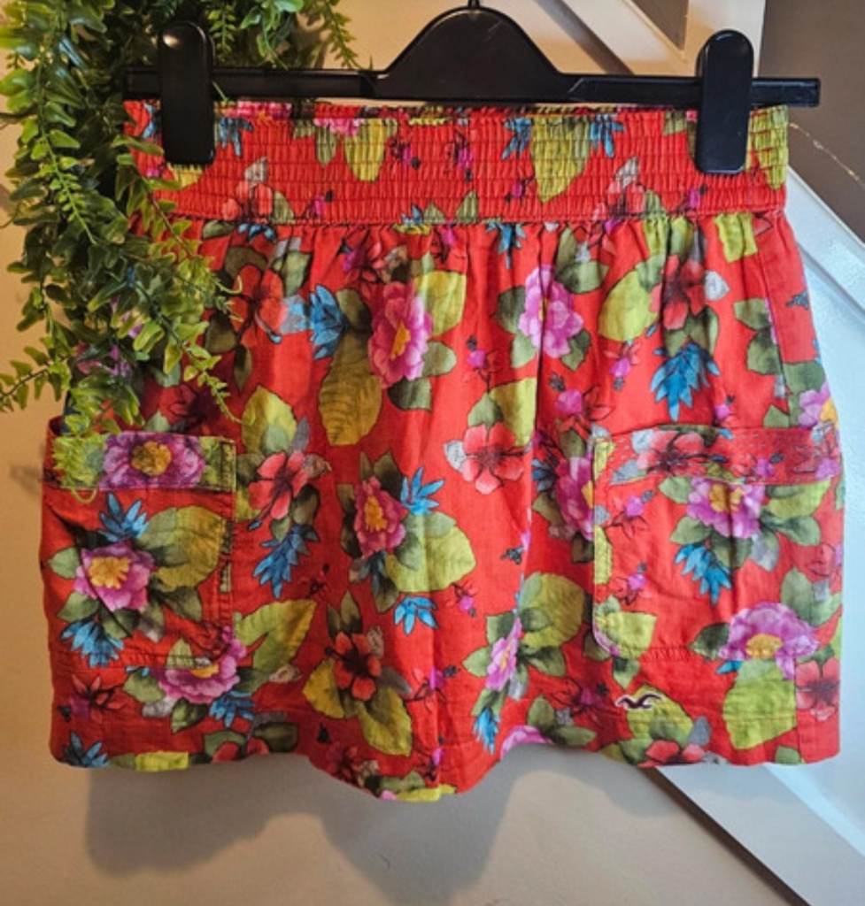Hollister Floral Mini Skirt Red Tropical Print Elastic Waist Size S