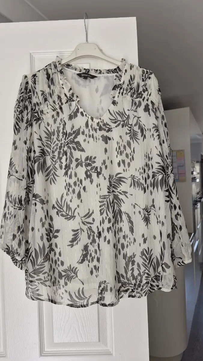 Bonmarche  v neck blouse