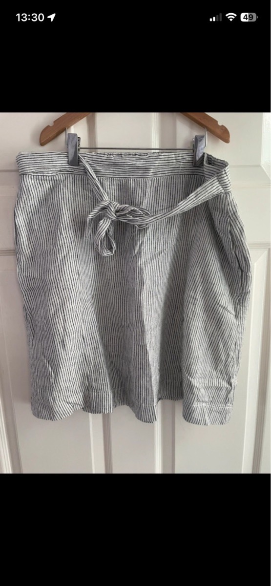 Papaya skirt grey white stripes in size 14