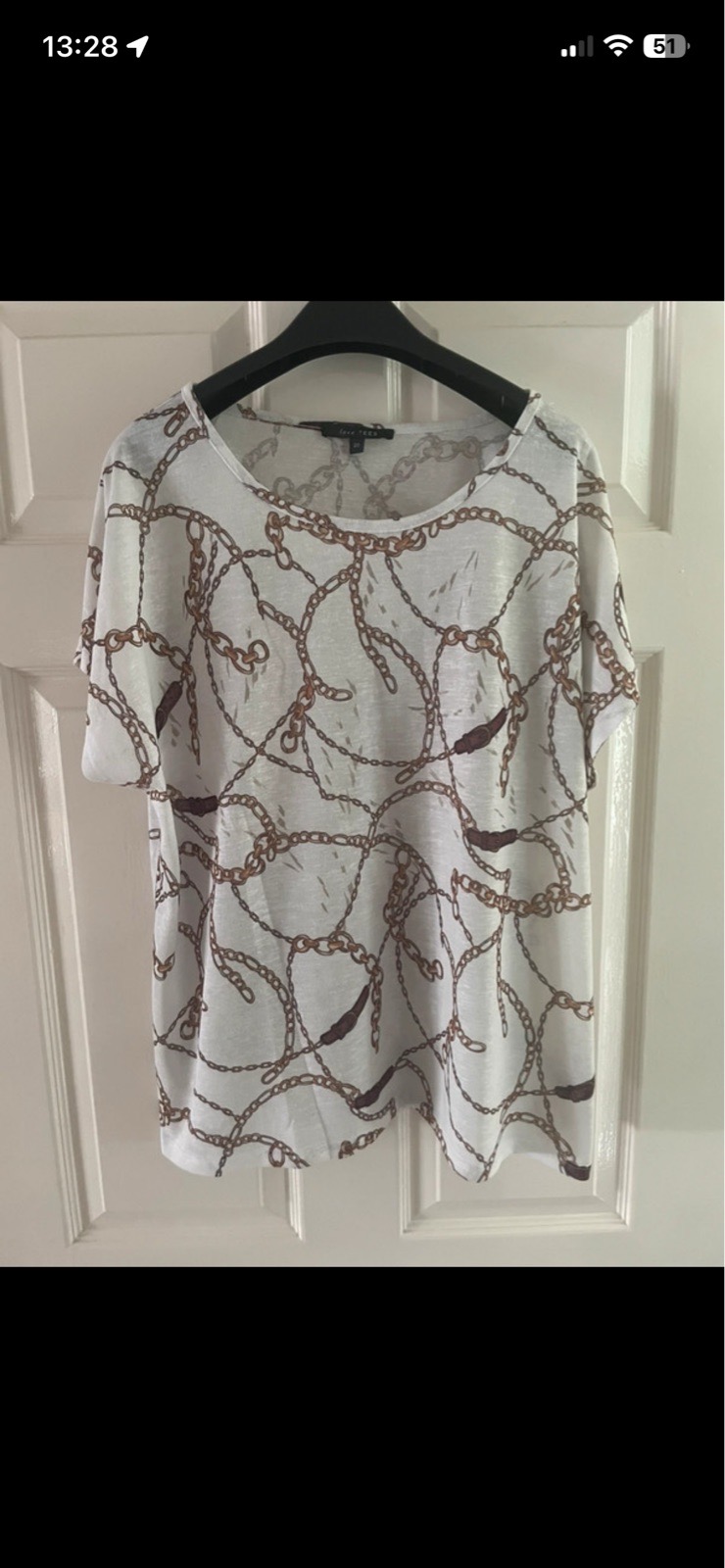 Love tees short sleeve top in white with printed gold chains in size 20