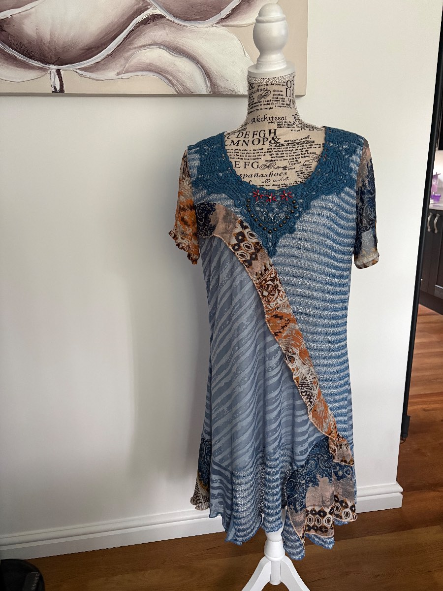 Vintage Sugar Crisp 12/14 Stretchy Boho Dress Short Sleeve Blue/Multi Beaded Asymmetric Hem