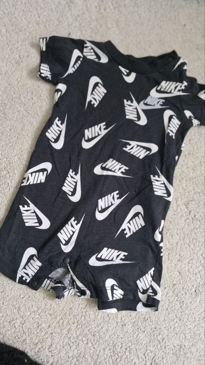 Nike baby bodysuit rompers 0-6 months