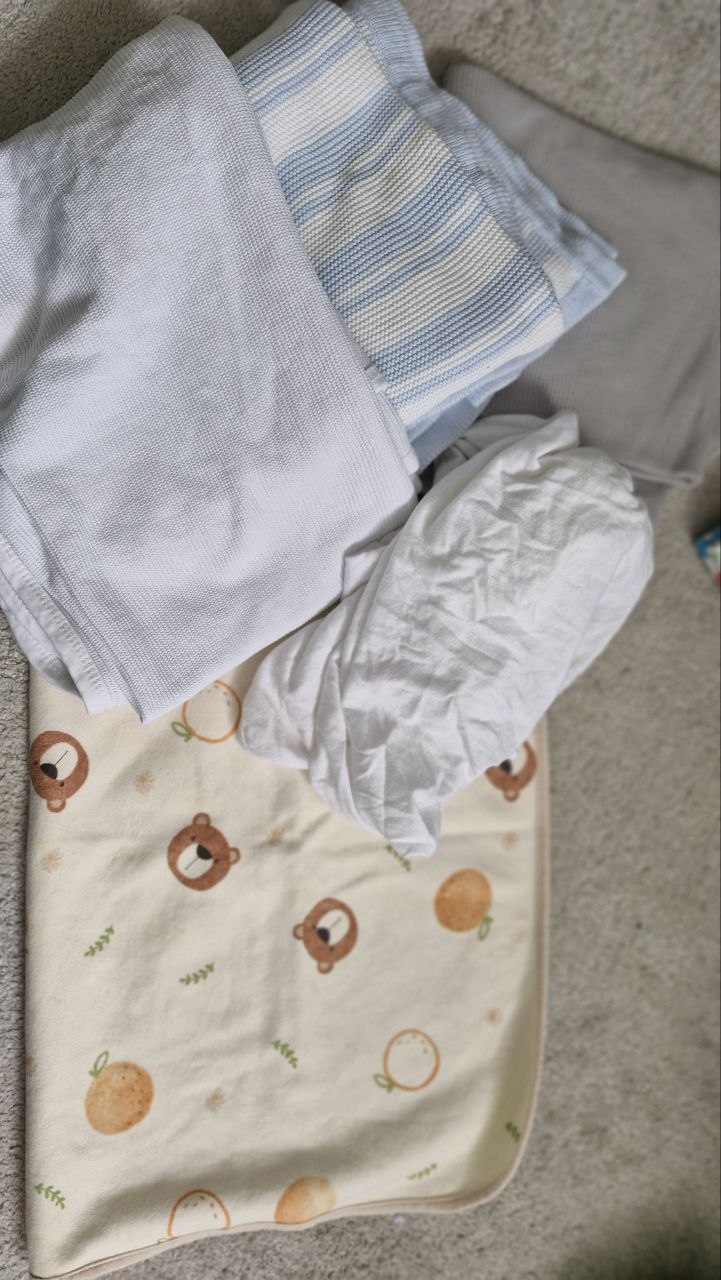 Sheets blankets and waterproof covers for cribs and pram