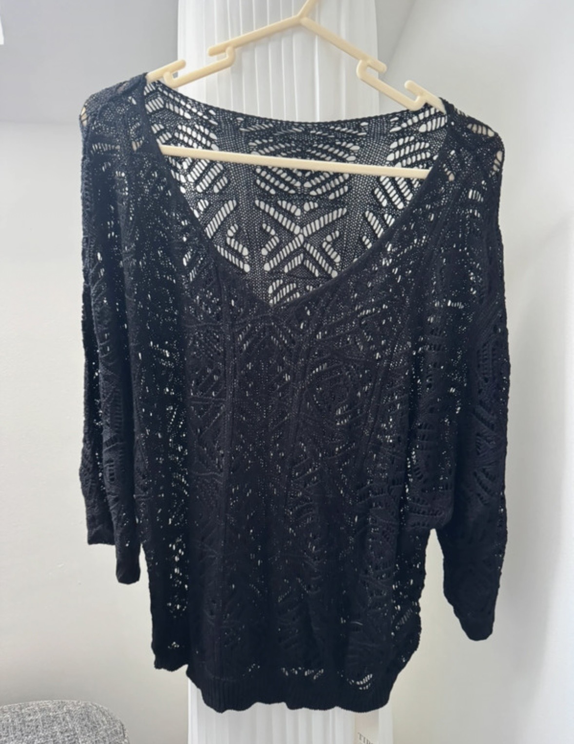 Black crochet v neck 3/4 sleeve top