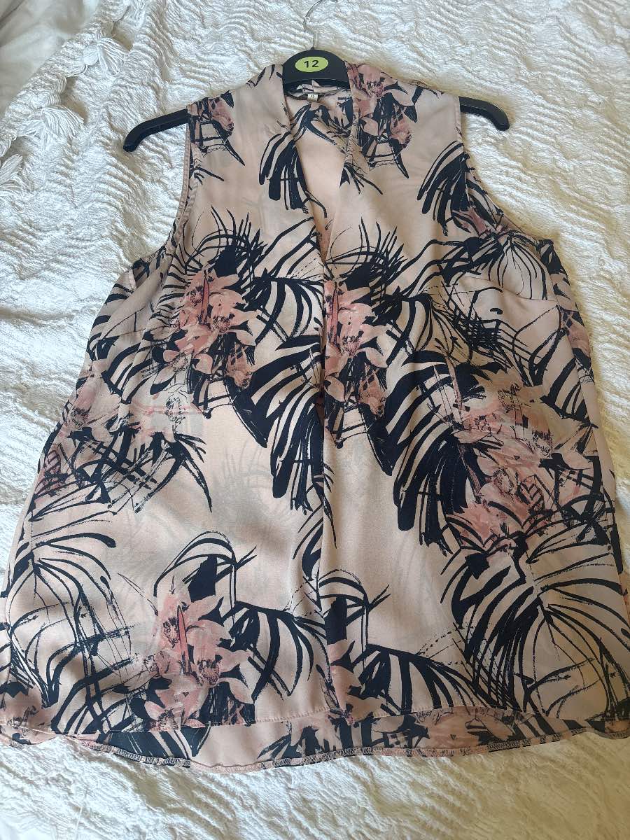 Beautiful lightweight sleeveless top from NEXT, size 12.