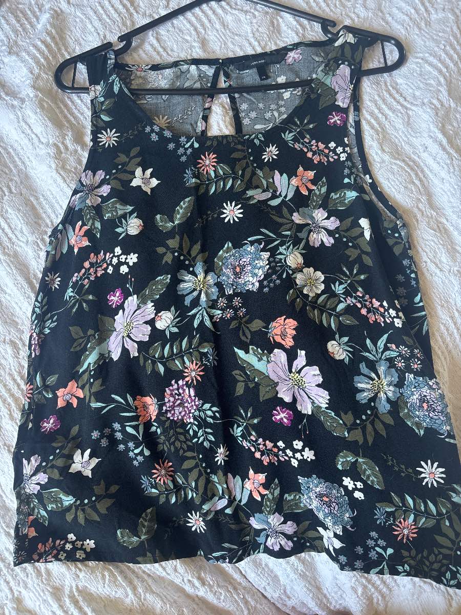 Vero Moda Black Floral Sleeveless Top size xs