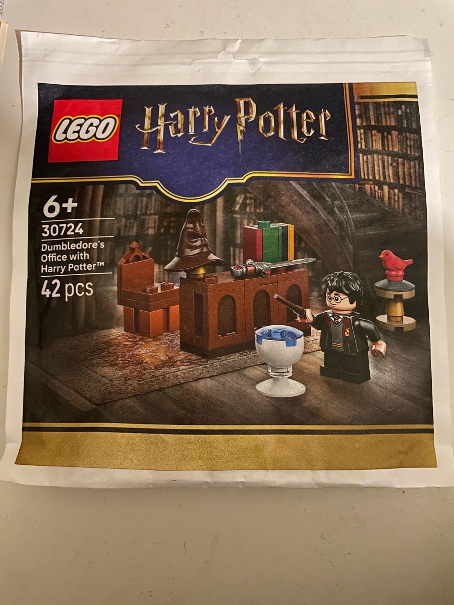 Lego Harry Potter: Dumbledore’s Office with Harry Potter Recruitment Bag (30724)