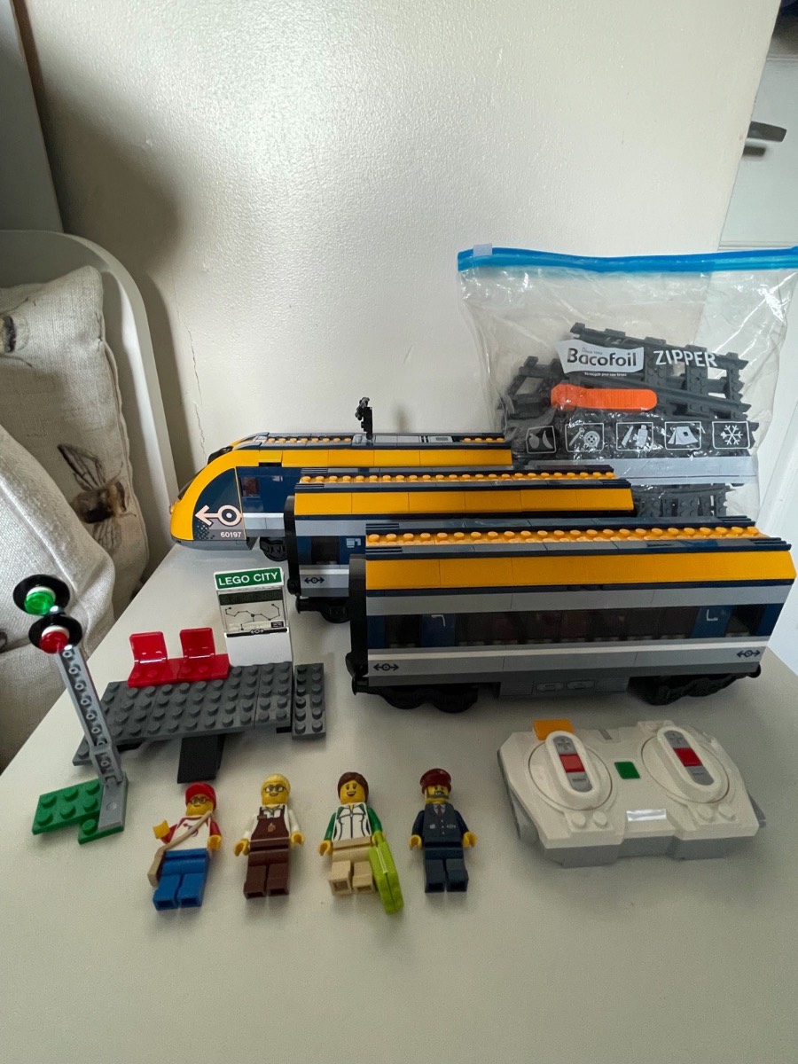 Lego City: Passenger Train (60197)
