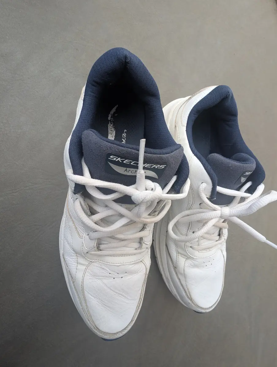 Mens Skechers Arch Fit Lace-Up Trainers White / Navy size 12