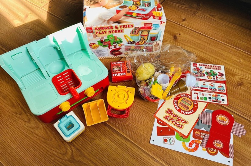 Brand New Burger And Fries Fast Food Station Play Kitchen With 40+ Accessories Restaurant Role Play