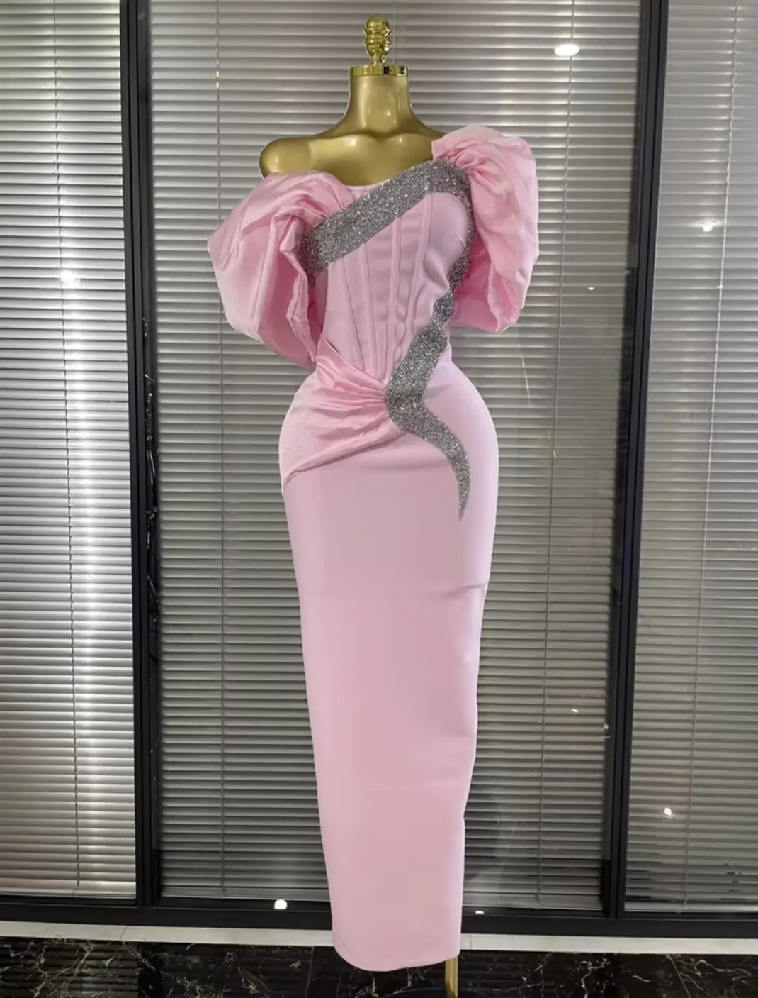 Elegant Bubble-Sleeve Pink Evening Gown with Glitter Accent
