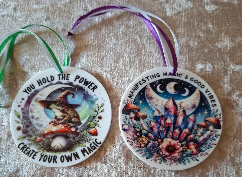 Witchy Toad & Crystal Baubles Set – "Create Your Own Magic" Xmas Ornaments 8cm