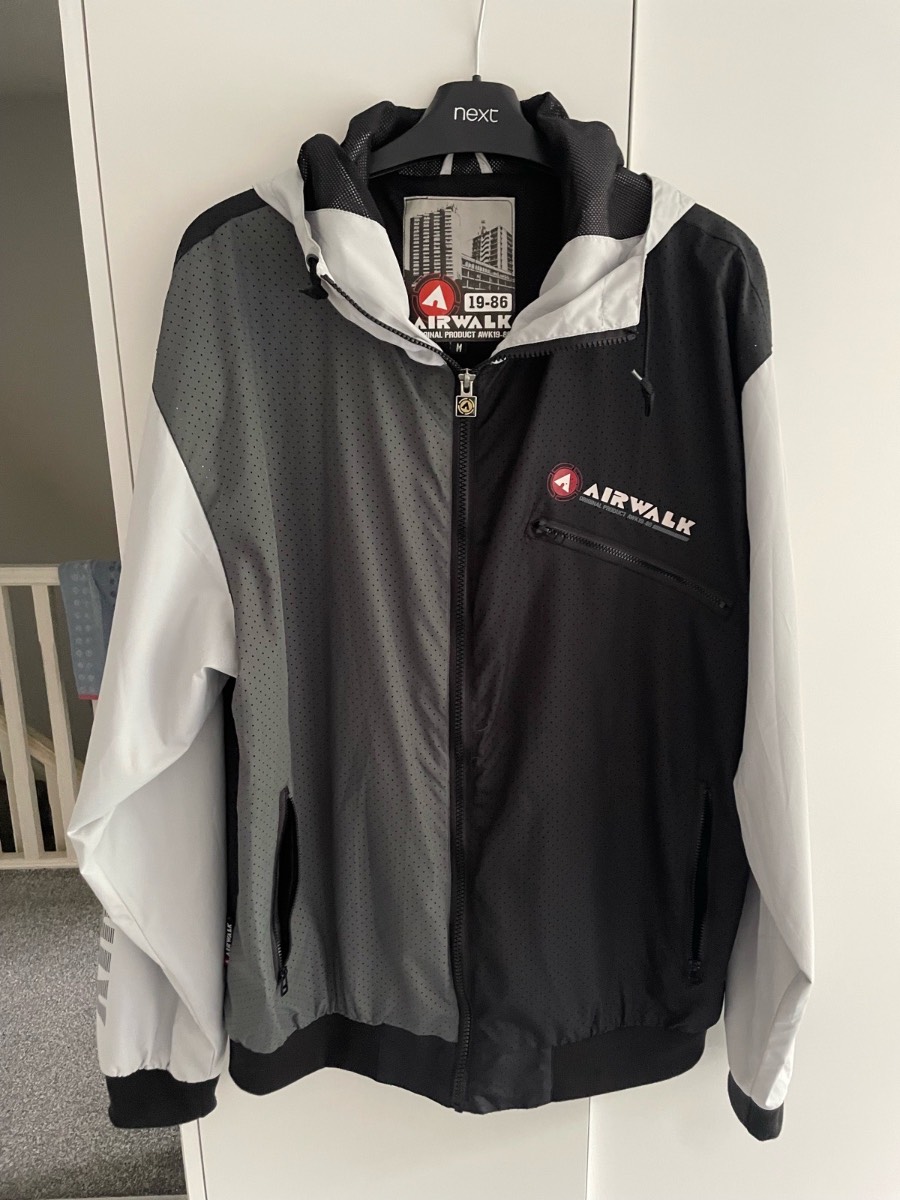Air walk windbreaker jacket size M